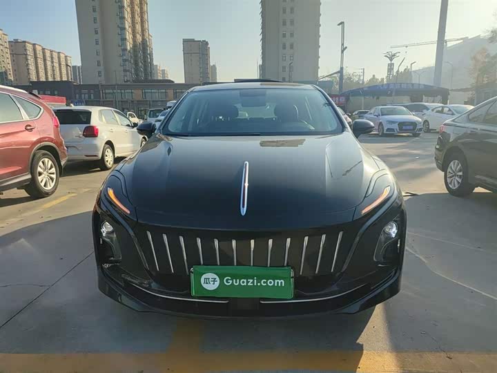 Фото 3 - Hongqi E-QM5