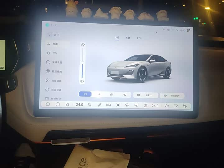 Фото 15 - Changan Deepal SL03