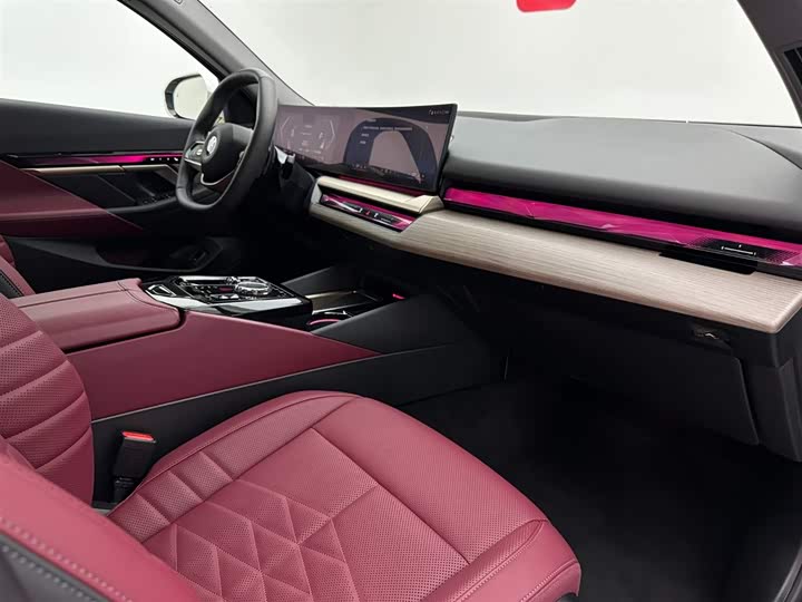 Фото 18 - BMW 5 Series