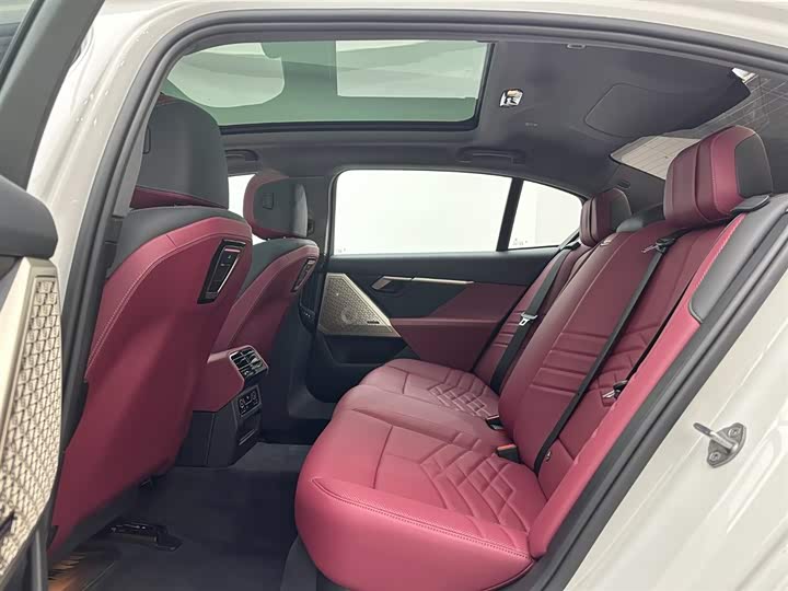 Фото 20 - BMW 5 Series