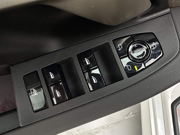 Фото 25 - BMW 5 Series