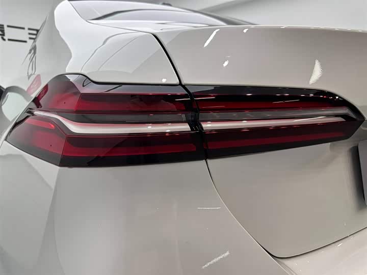 Фото 30 - BMW 5 Series