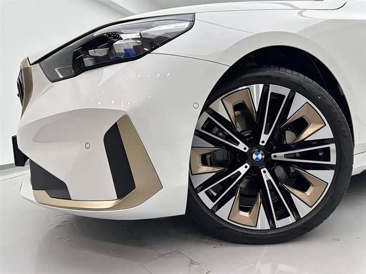 Фото 32 - BMW 5 Series