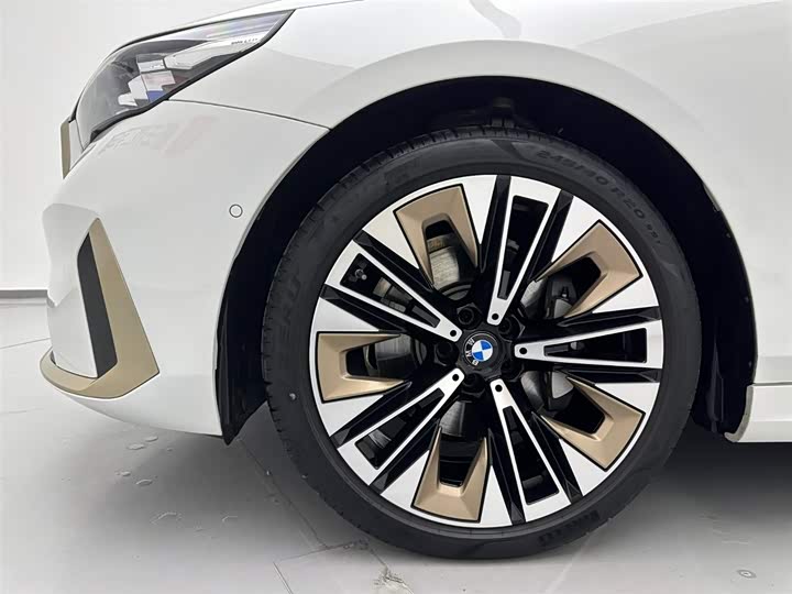 Фото 33 - BMW 5 Series