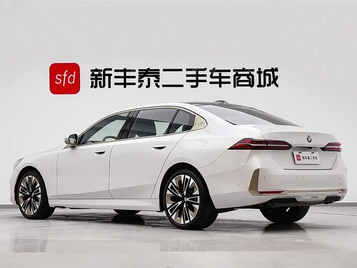 Фото 6 - BMW 5 Series