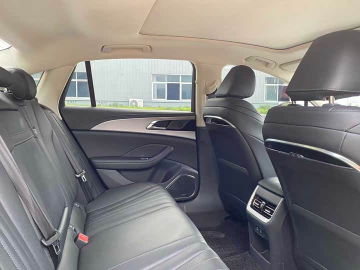 Фото 6 - Hongqi H5