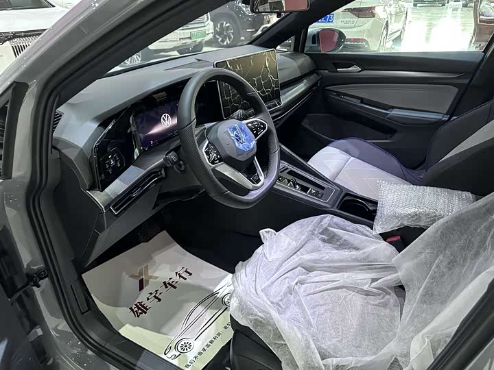 Фото 5 - Volkswagen Golf