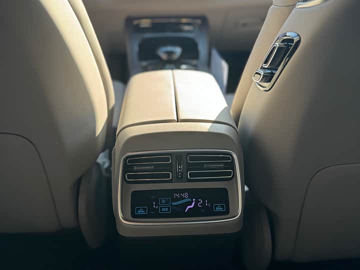 Фото 12 - BYD Han