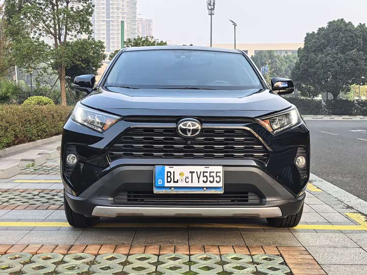 Фото 4 - Toyota RAV4