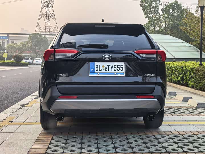 Фото 5 - Toyota RAV4