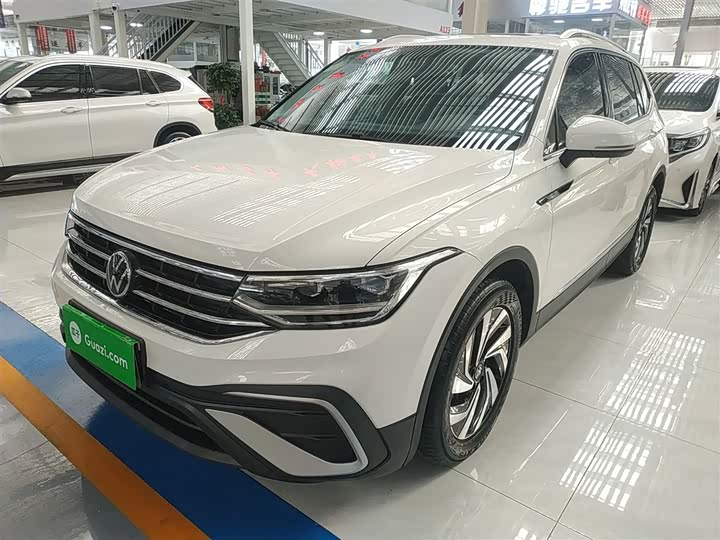 Фото 2 - Volkswagen Tiguan L Pro