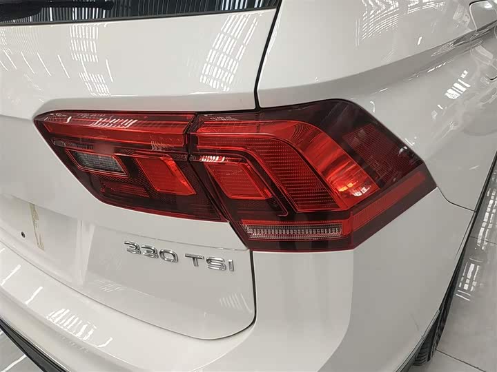 Фото 8 - Volkswagen Tiguan L Pro