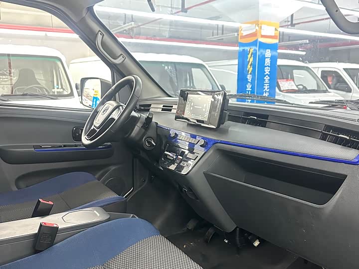 Фото 12 - Dongfeng EM27