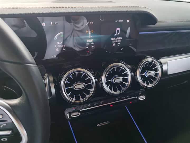 Фото 13 - Mercedes-Benz GLB-Class