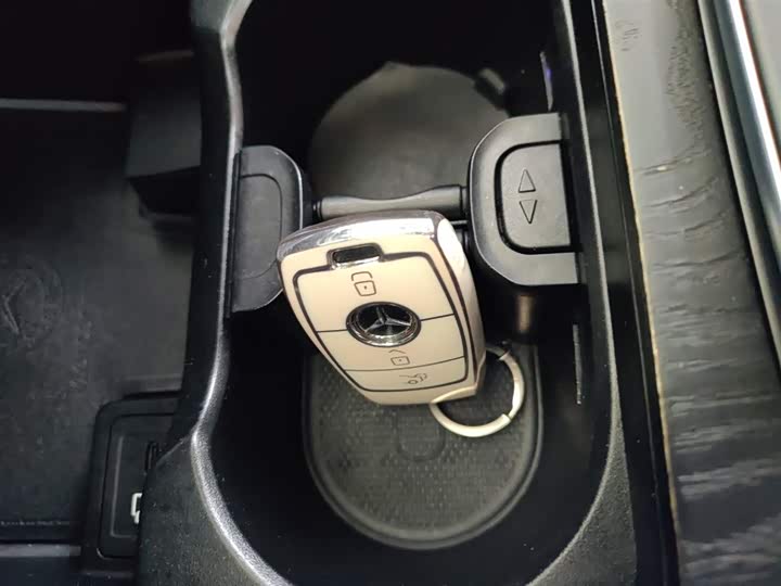 Фото 9 - Mercedes-Benz GLB-Class