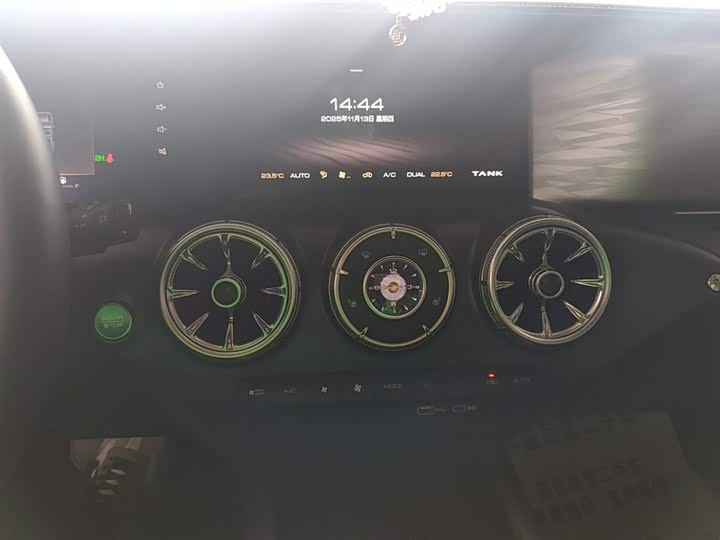 Фото 13 - Tank 300