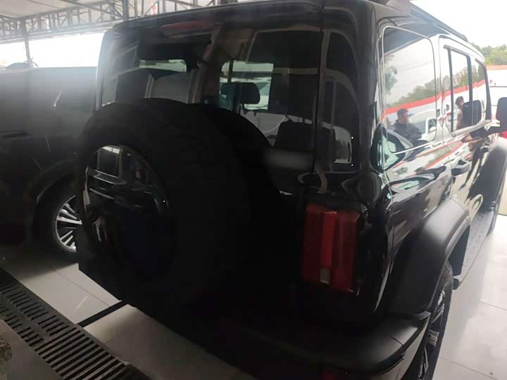 Фото 6 - Tank 300