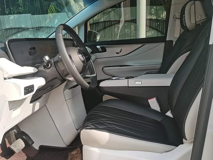 Фото 4 - Buick GL8 Hybrid