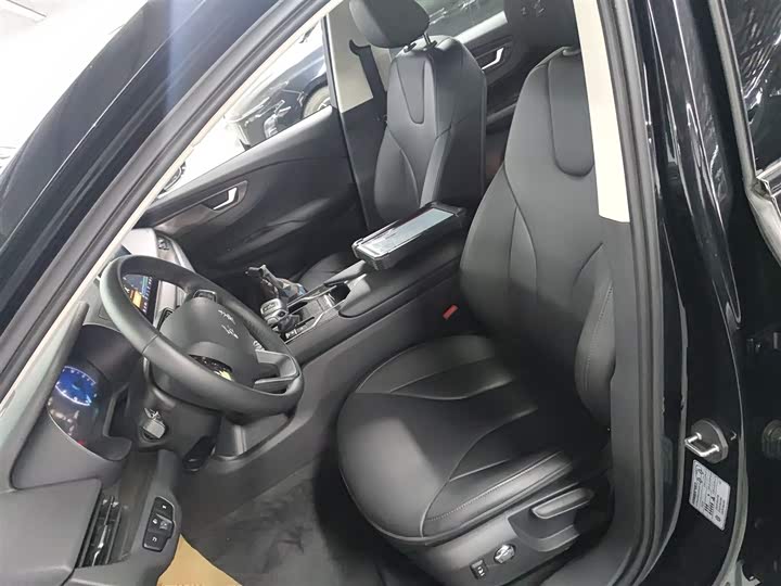 Фото 15 - Hongqi E-QM5