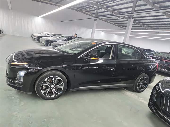 Фото 5 - Hongqi E-QM5