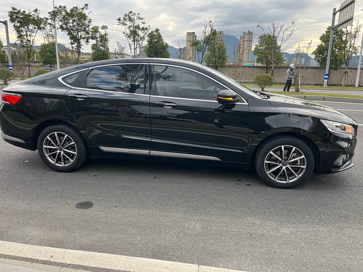 Фото 4 - Geely Emgrand GT