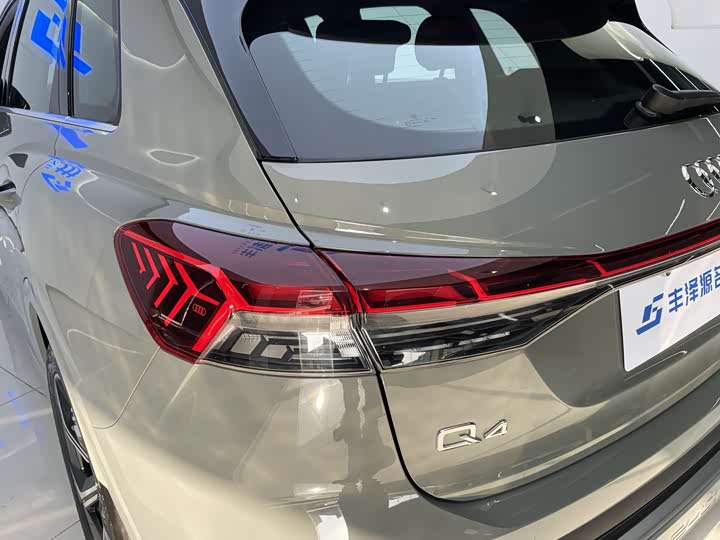 Фото 6 - Audi Q4 e-tron