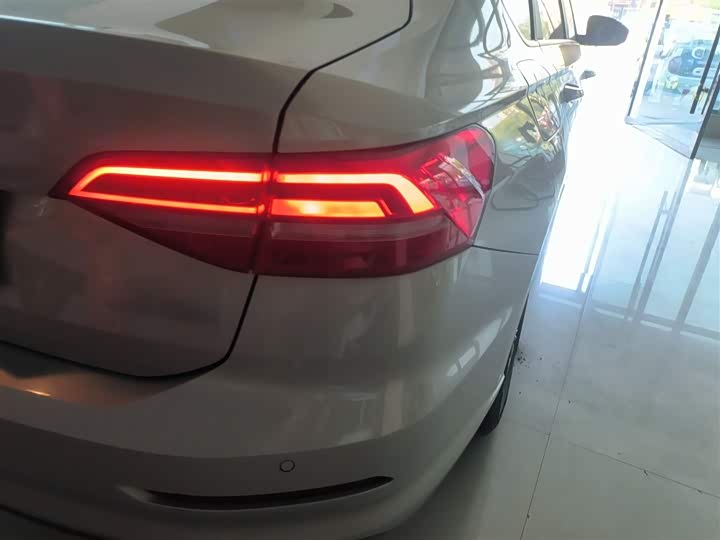 Фото 8 - Volkswagen Lavida