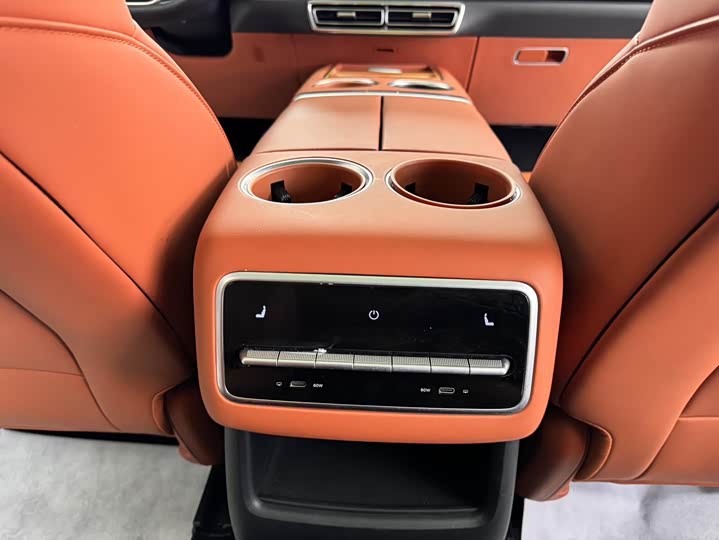 Фото 15 - LiXiang L8