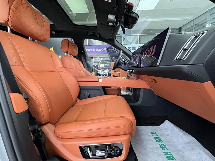 Фото 16 - LiXiang L8