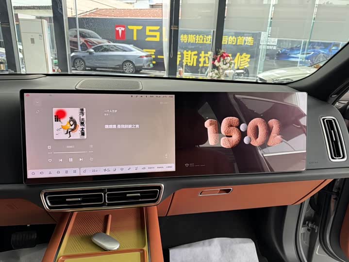 Фото 17 - LiXiang L8