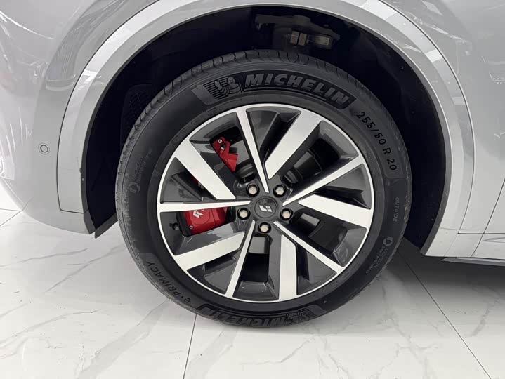 Фото 30 - LiXiang L8