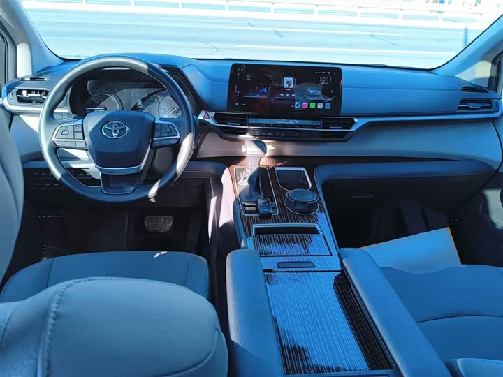 Фото 10 - Toyota Granvia