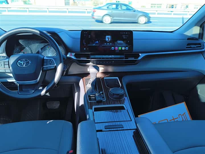 Фото 13 - Toyota Granvia