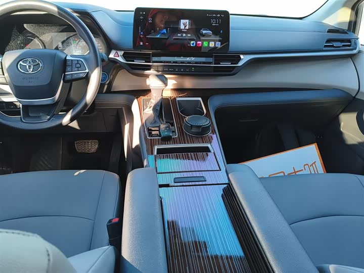 Фото 14 - Toyota Granvia