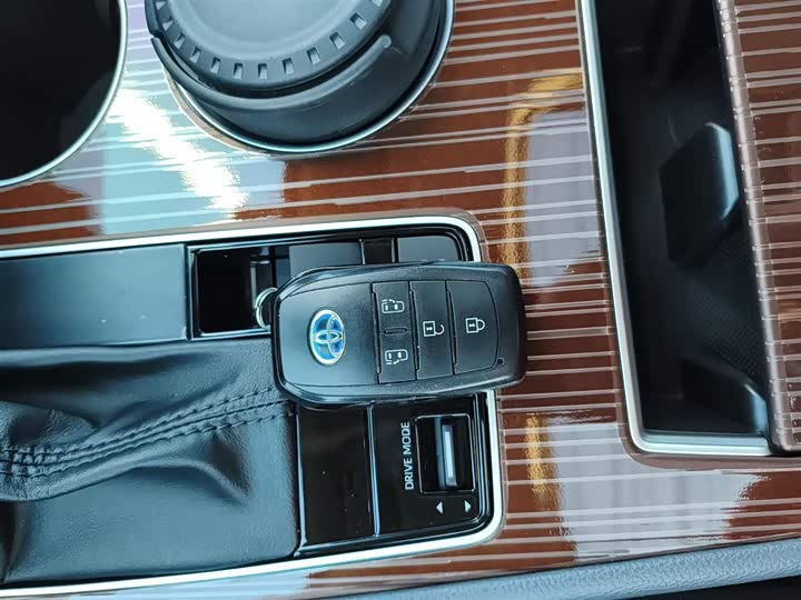 Фото 9 - Toyota Granvia