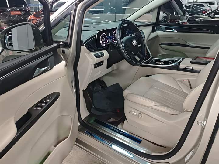 Фото 16 - Buick GL8 ES