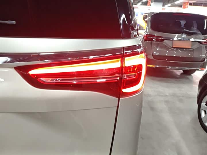 Фото 8 - Buick GL8 ES