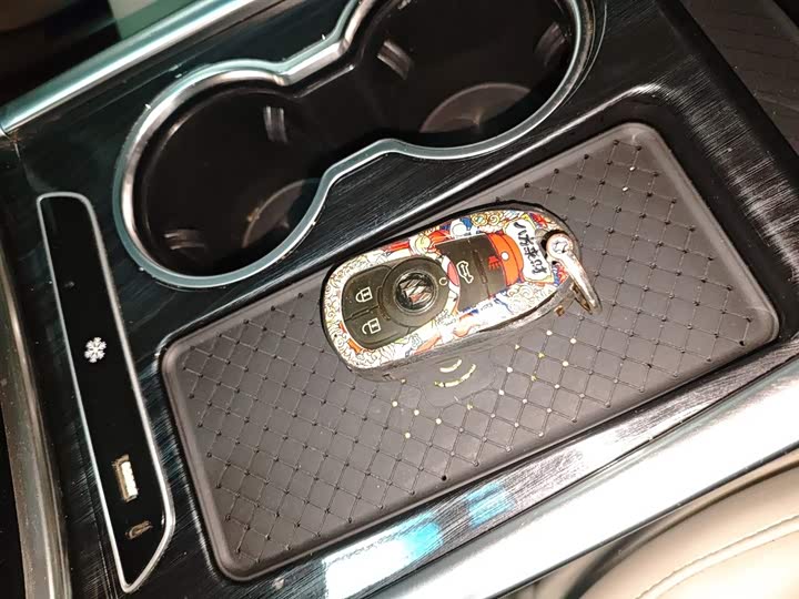 Фото 9 - Buick GL8 ES