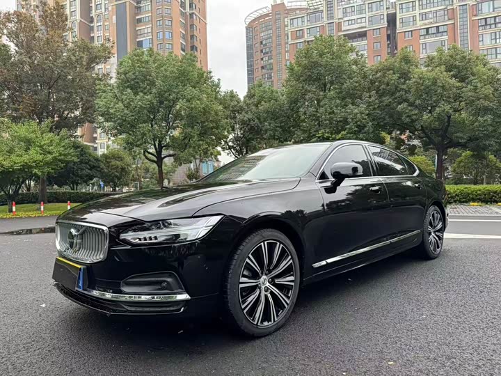 Фото 1 - Volvo S90