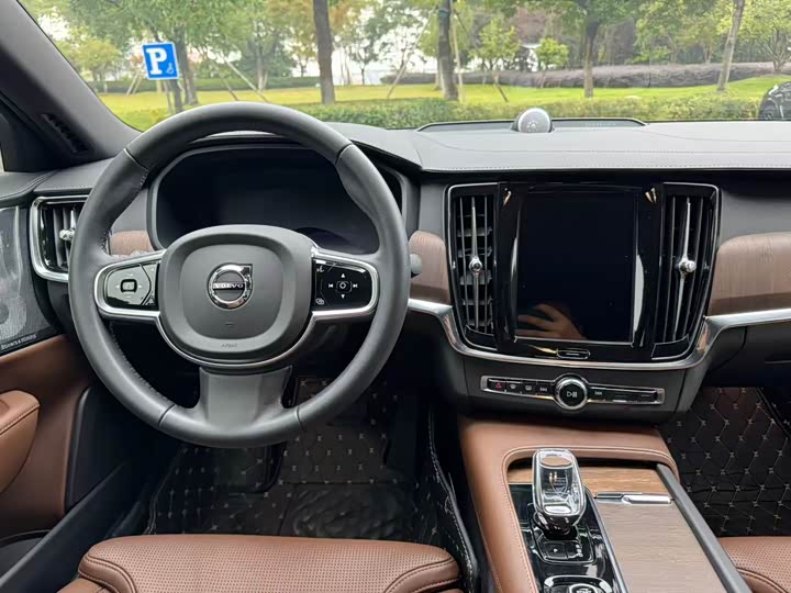 Фото 10 - Volvo S90