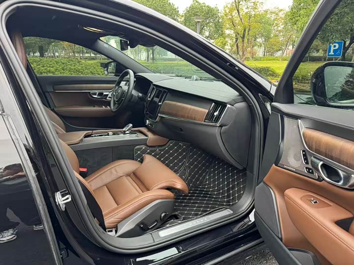 Фото 11 - Volvo S90