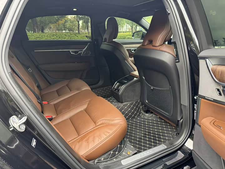 Фото 12 - Volvo S90