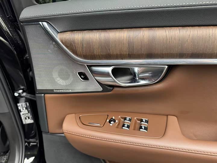 Фото 13 - Volvo S90