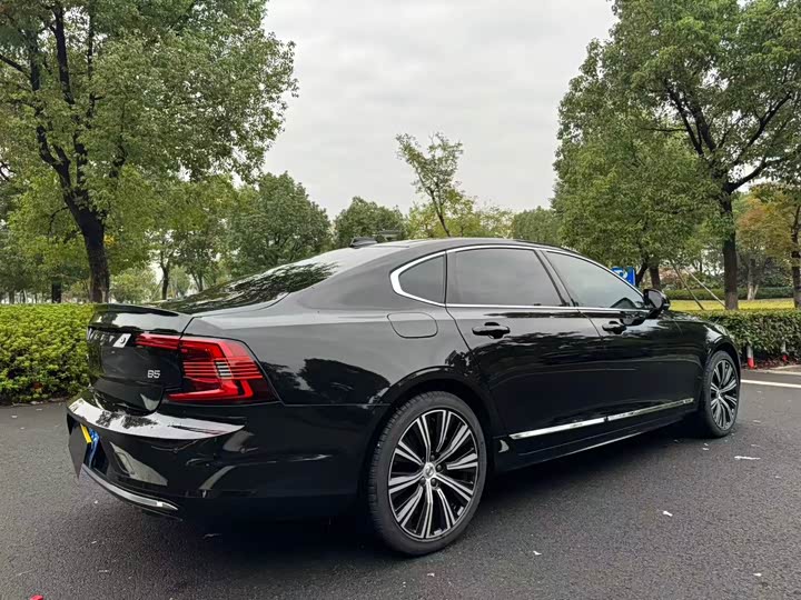 Фото 14 - Volvo S90
