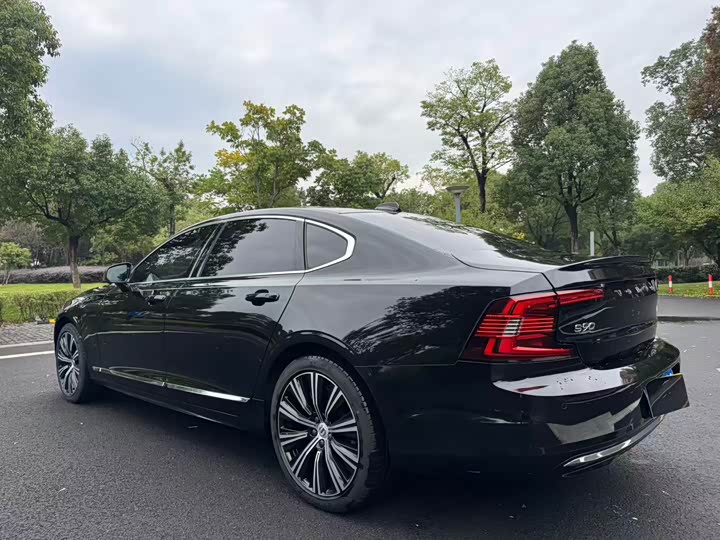 Фото 16 - Volvo S90
