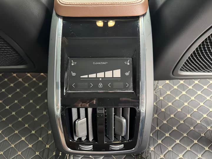 Фото 8 - Volvo S90