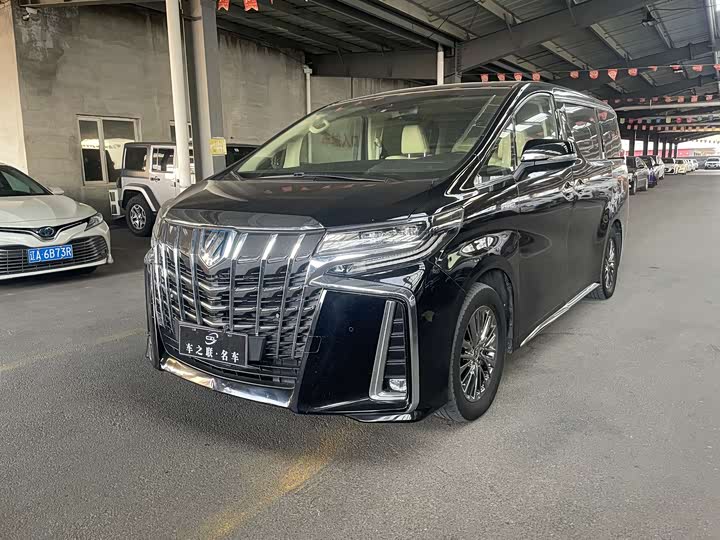 Фото 1 - Toyota Alphard