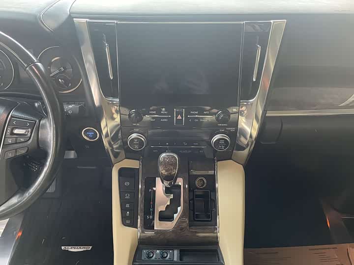 Фото 11 - Toyota Alphard