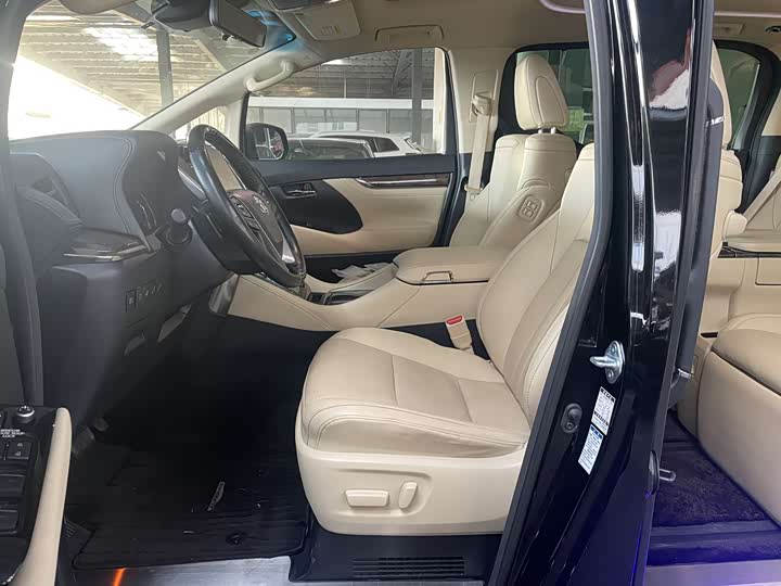 Фото 8 - Toyota Alphard