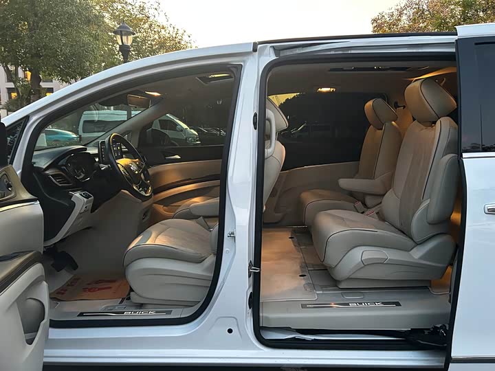 Фото 11 - Buick GL8 ES